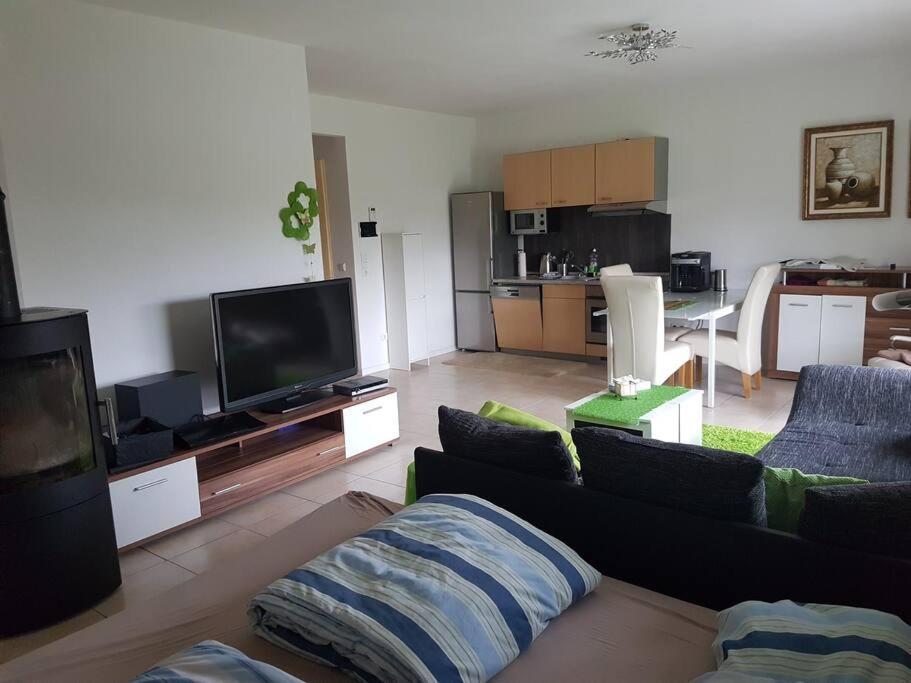Appartement Ebenerdig Mit Terrasse & Garten, Wlan & Parkplatz! Self Check-In & Check-Out! Schwedenofen! à Auggen Extérieur photo